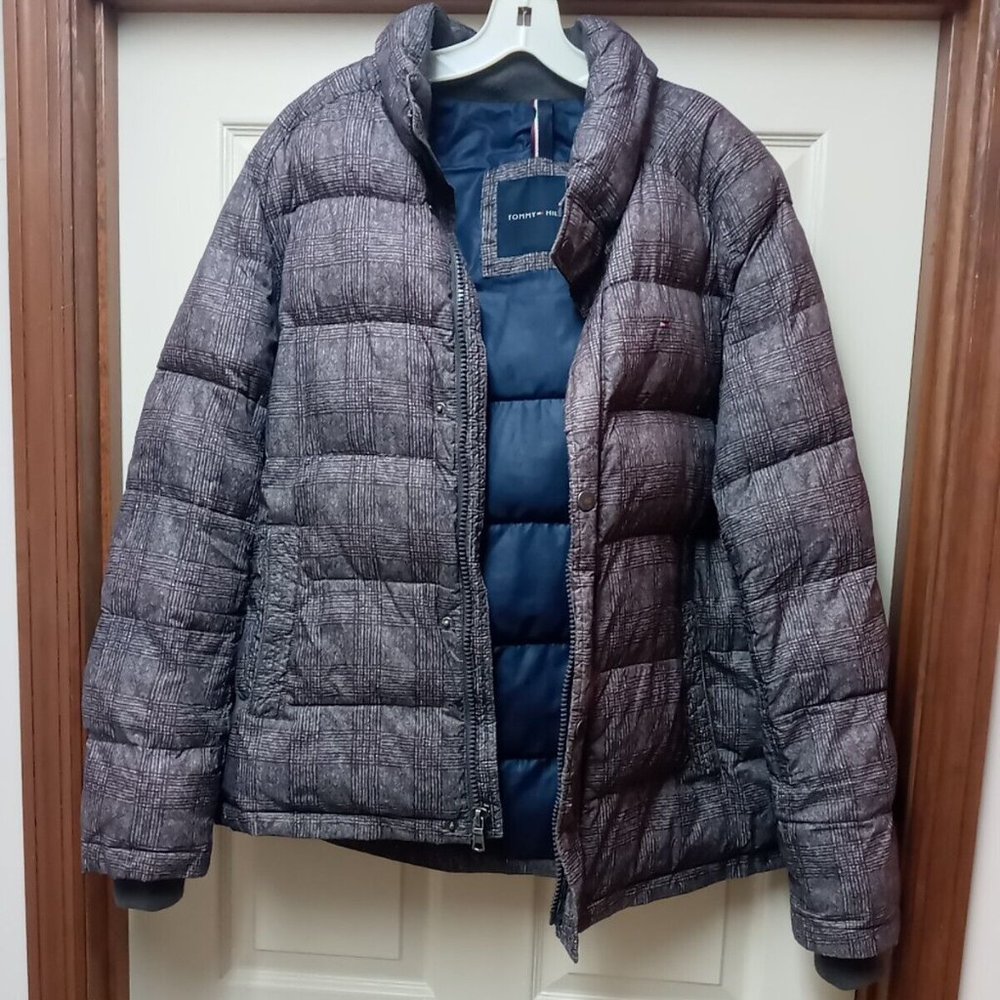 Tommy Hilfiger men's puffer Jacket Gray Black Red Plaid pockets size Large